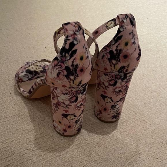 Steve Madden floral velour heels - Picture 4 of 5